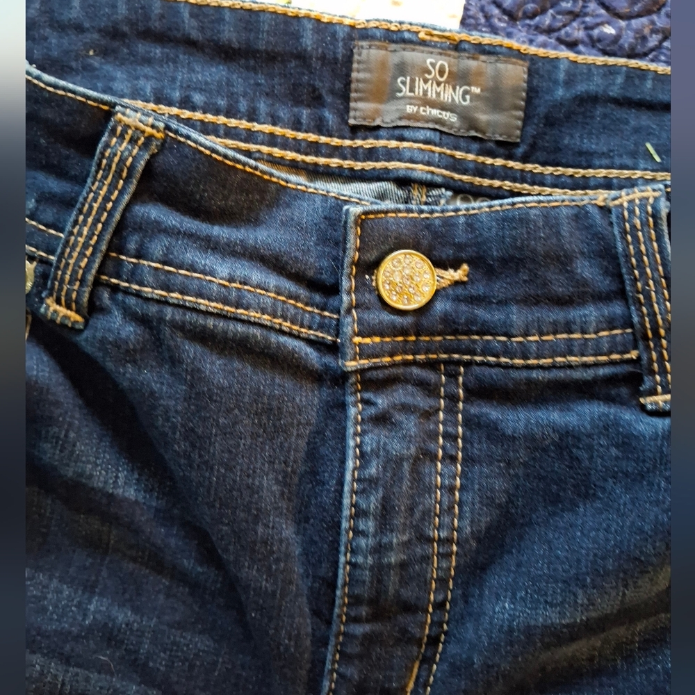 Chico's So Slimming Jeweled Jean Crop Pants Insm 26" Waist 30" Mid-rise Pre-own - Picture 5 of 13